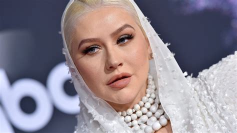 Christina Aguilera sparks fan reaction with striking。